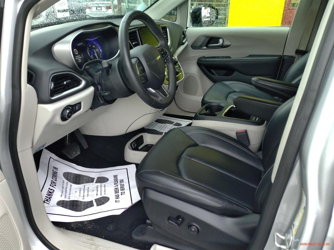 Chrysler Pacifica Touring L FWD 2024