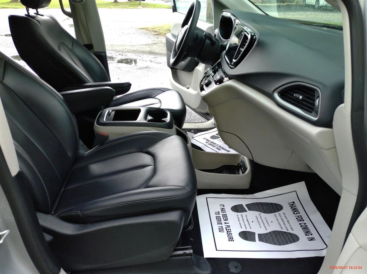Chrysler Pacifica Touring L FWD 2024