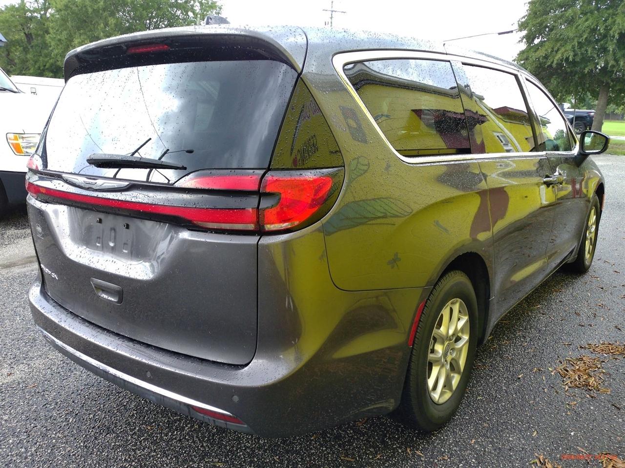 Chrysler Pacifica Touring L FWD 2023