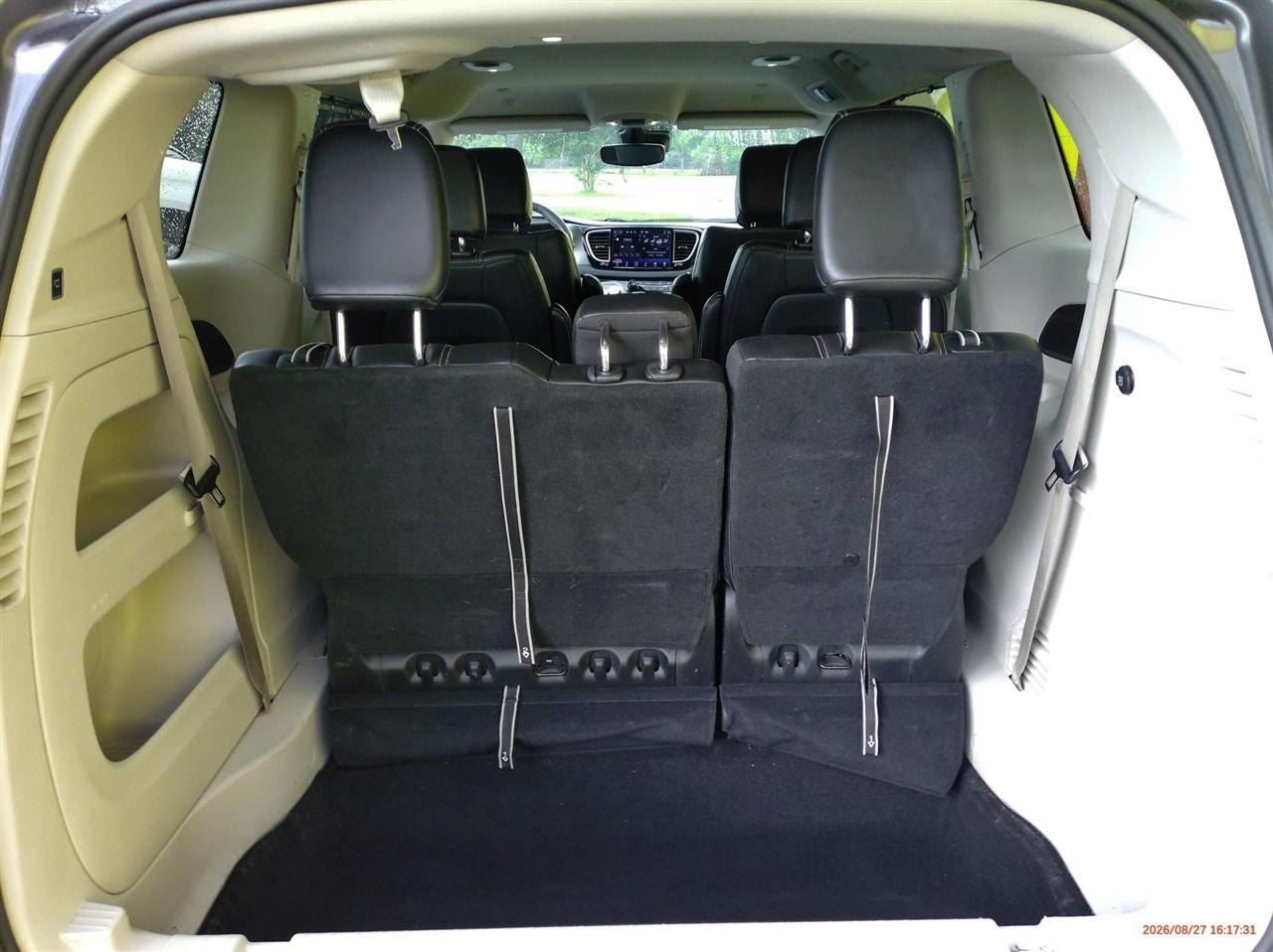 Chrysler Pacifica Touring L FWD 2023