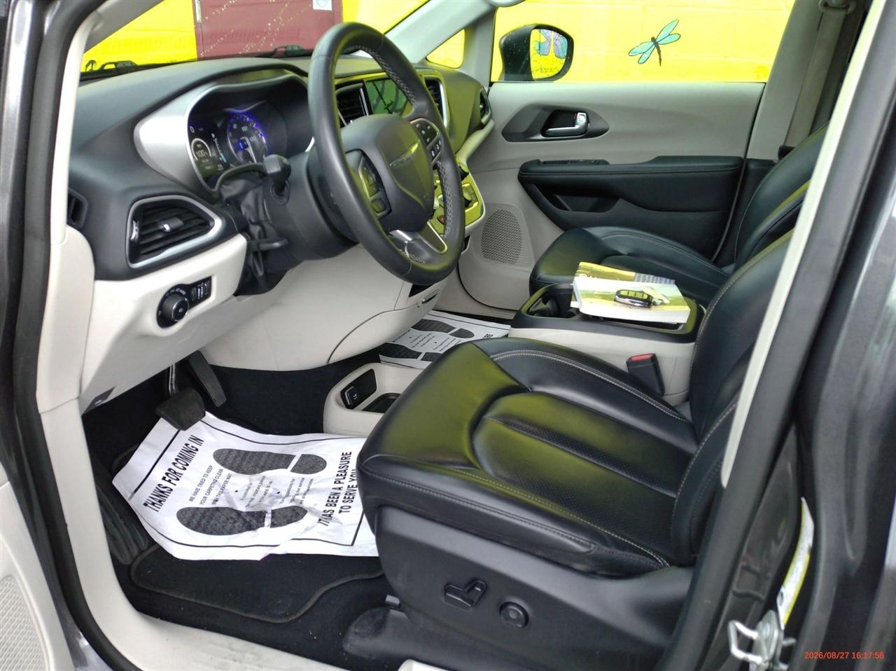 Chrysler Pacifica Touring L FWD 2023