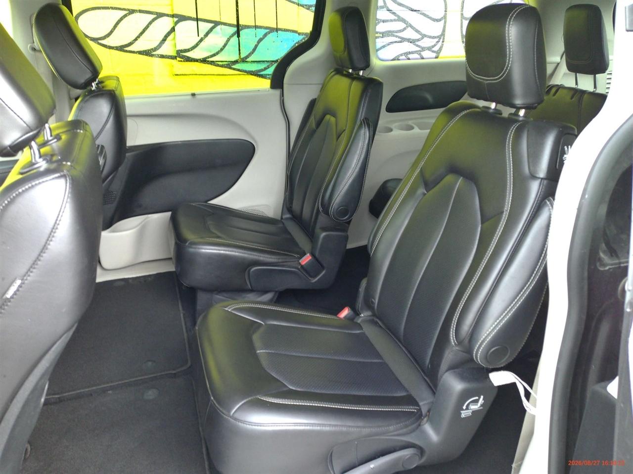 Chrysler Pacifica Touring L FWD 2023
