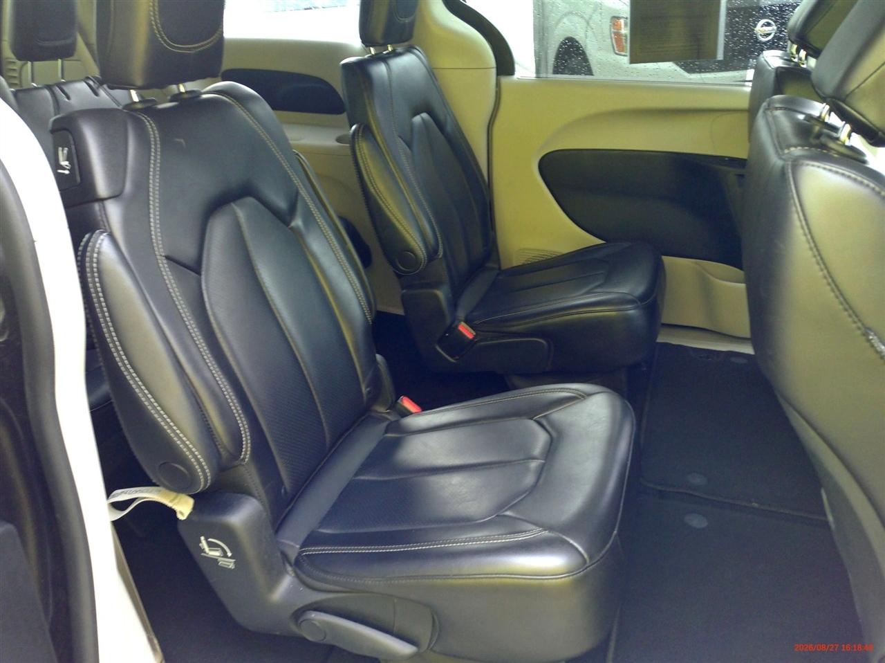 Chrysler Pacifica Touring L FWD 2023