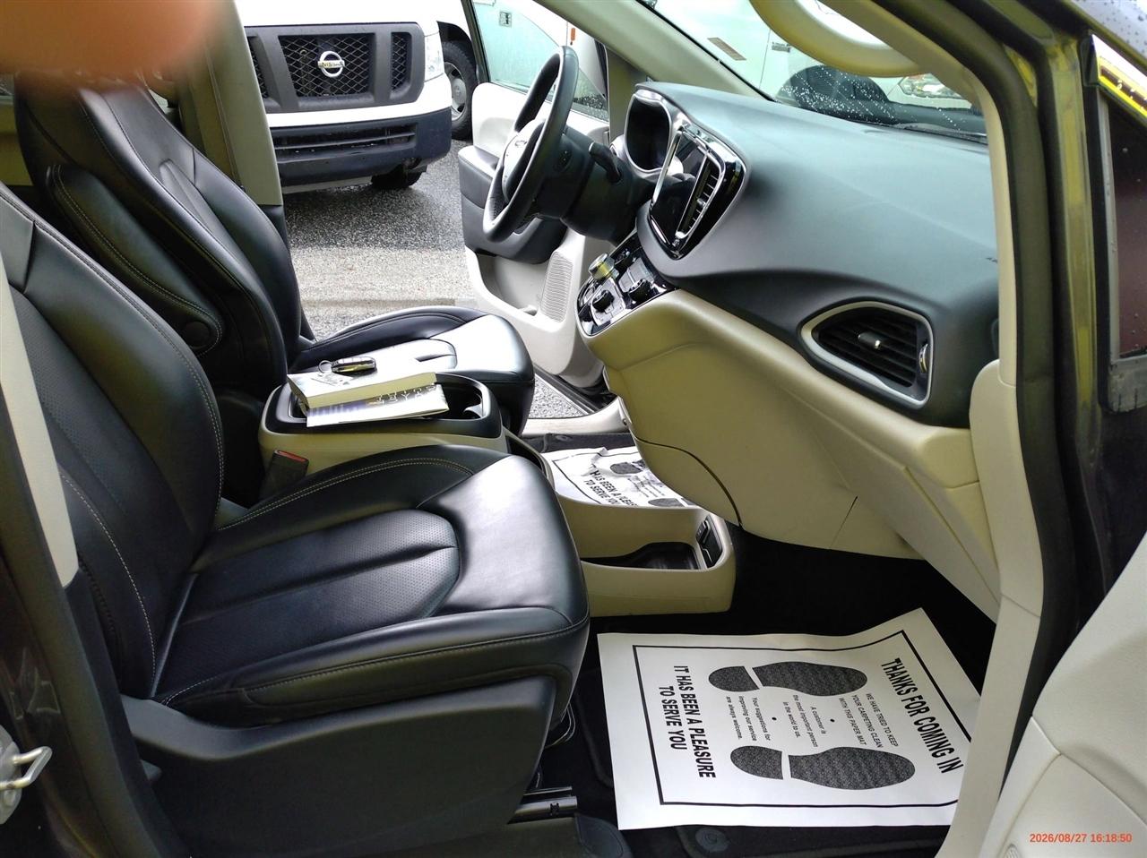 Chrysler Pacifica Touring L FWD 2023