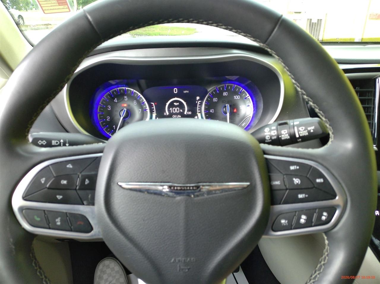 Chrysler Pacifica Touring L FWD 2023