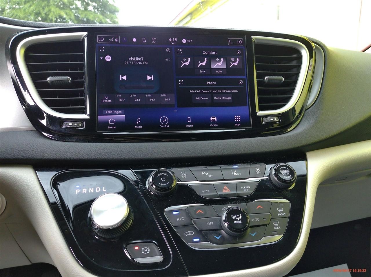 Chrysler Pacifica Touring L FWD 2023