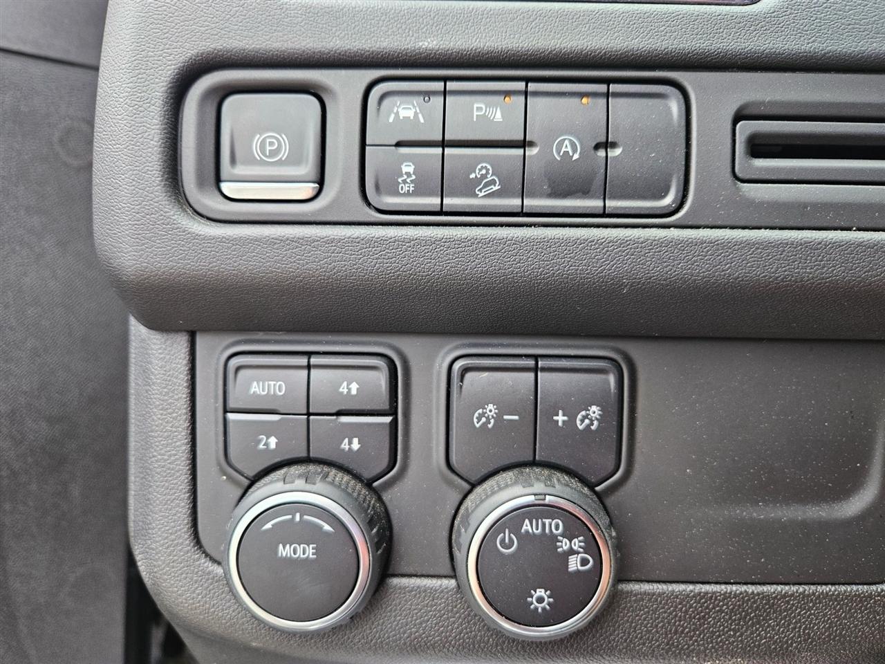 Chevrolet Suburban 4WD 4dr Premier 2023