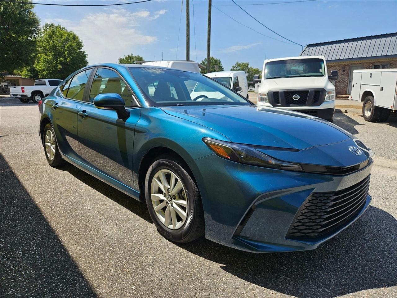 Toyota Camry XLE (Natl) 2025