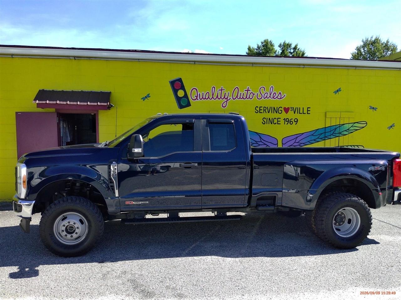 Ford Super Duty F-350 DRW LARIAT 4WD SuperCab 8' Box 2023