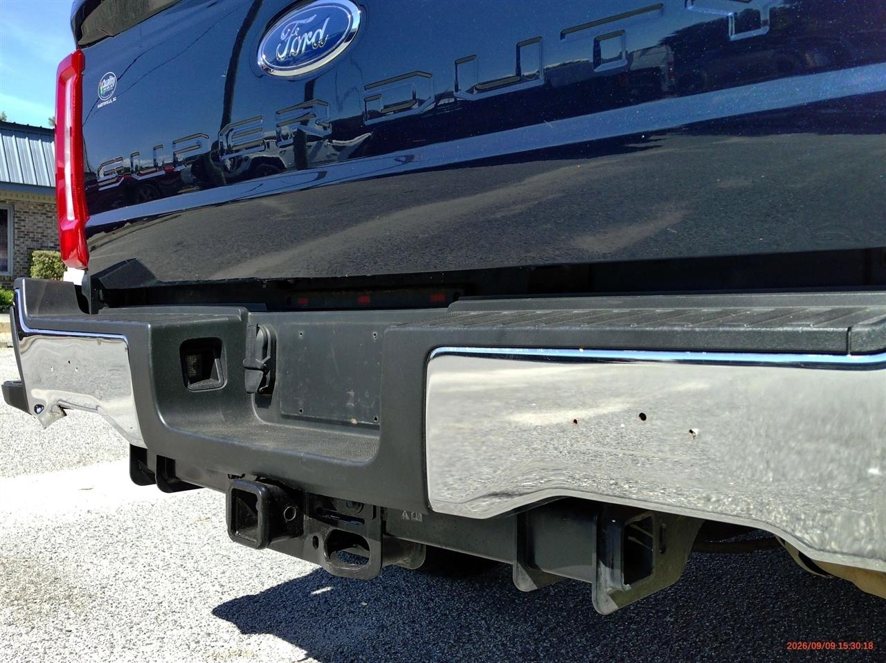 Ford Super Duty F-350 DRW LARIAT 4WD SuperCab 8' Box 2023