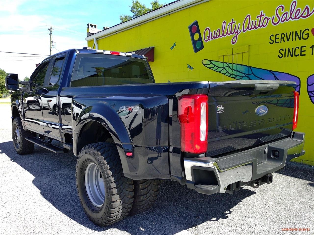 Ford Super Duty F-350 DRW LARIAT 4WD SuperCab 8' Box 2023