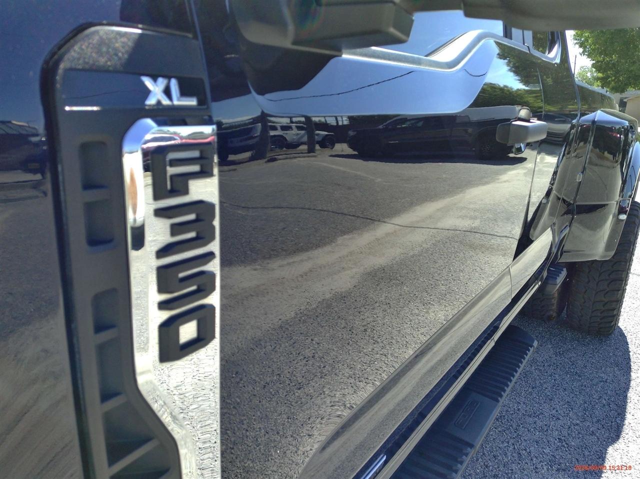 Ford Super Duty F-350 DRW LARIAT 4WD SuperCab 8' Box 2023