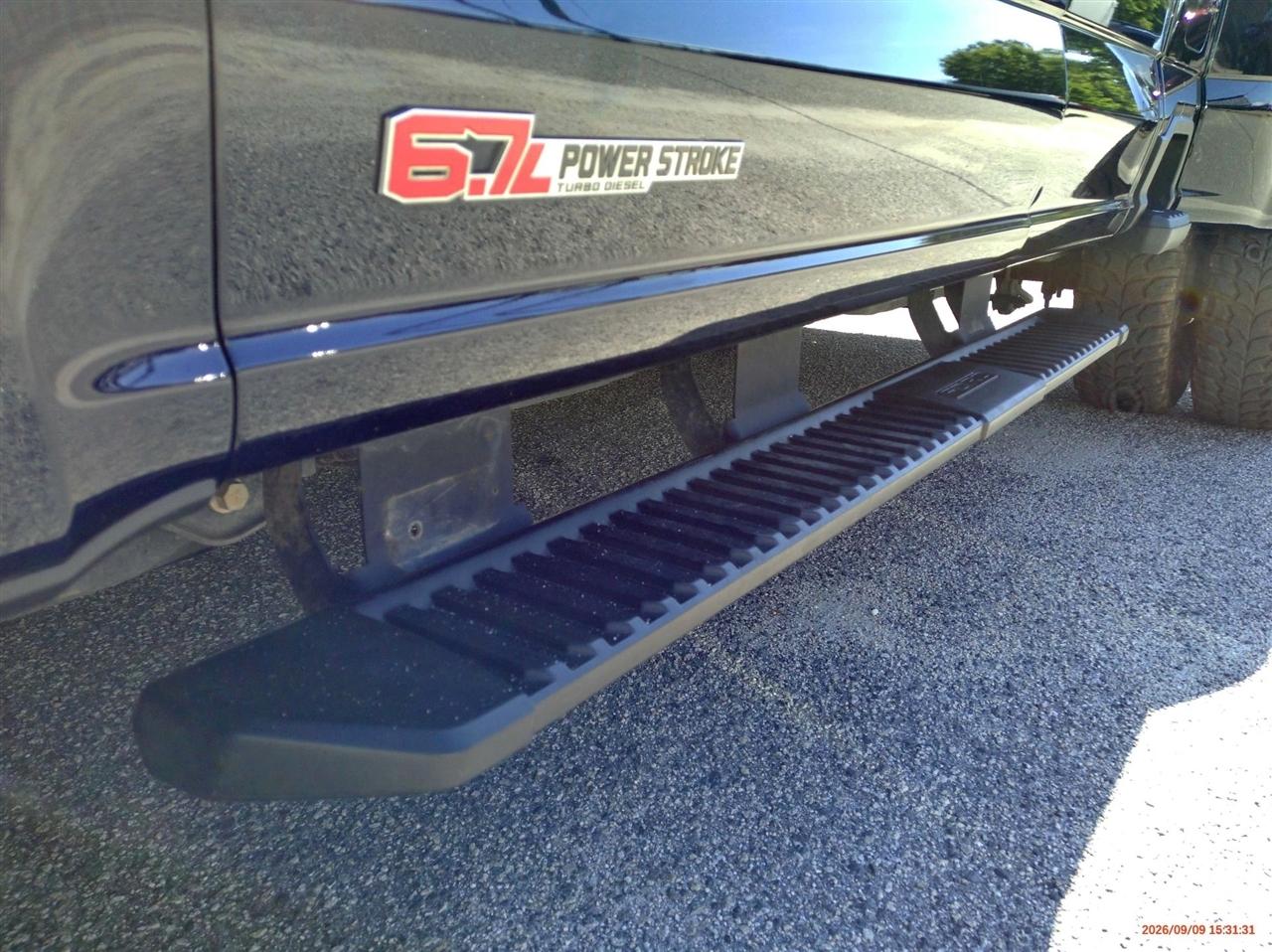 Ford Super Duty F-350 DRW LARIAT 4WD SuperCab 8' Box 2023