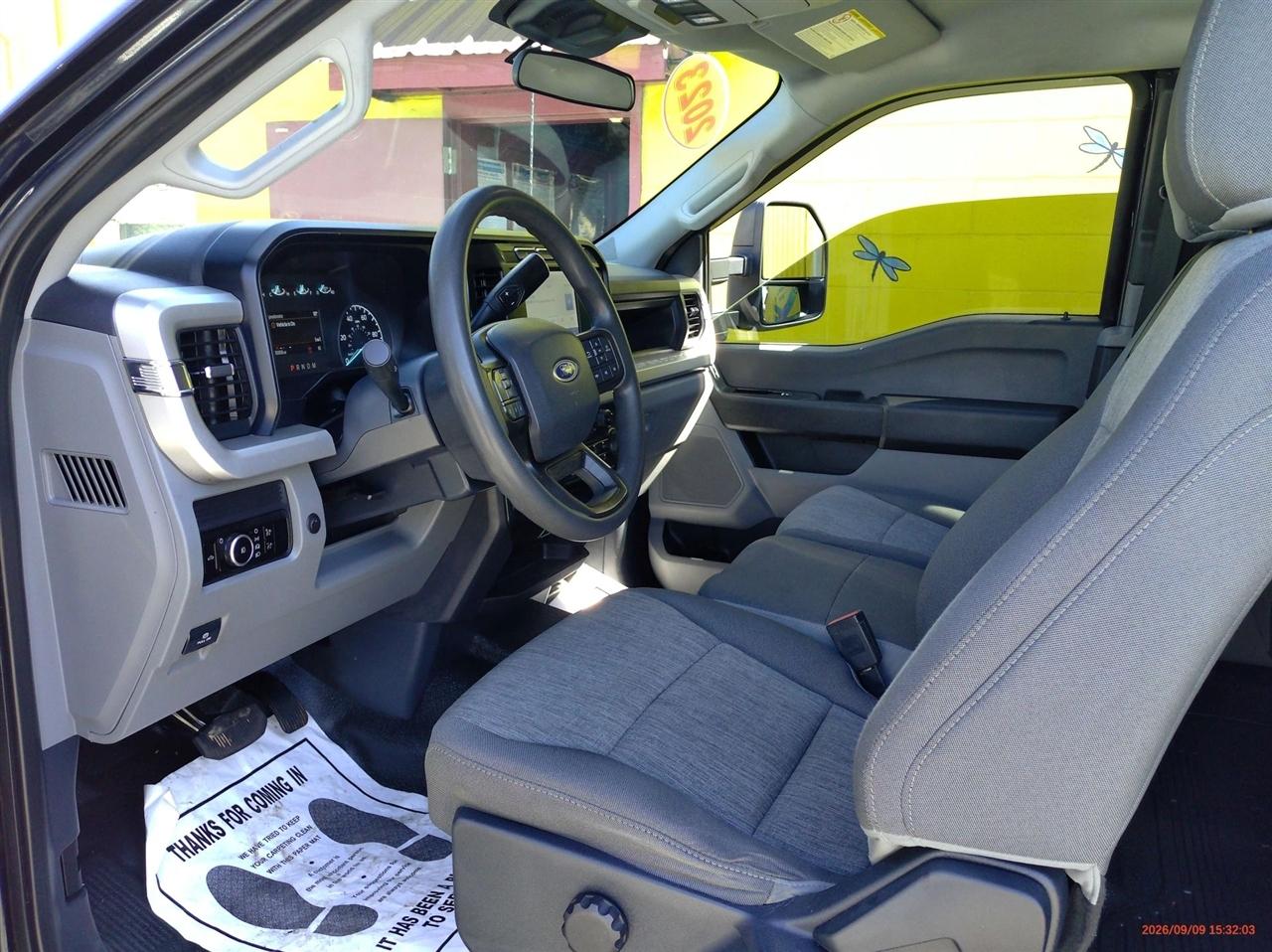 Ford Super Duty F-350 DRW LARIAT 4WD SuperCab 8' Box 2023