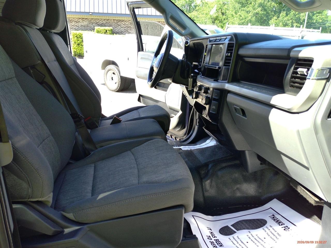 Ford Super Duty F-350 DRW LARIAT 4WD SuperCab 8' Box 2023