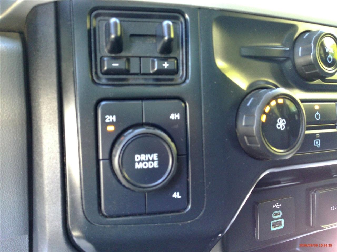 Ford Super Duty F-350 DRW LARIAT 4WD SuperCab 8' Box 2023
