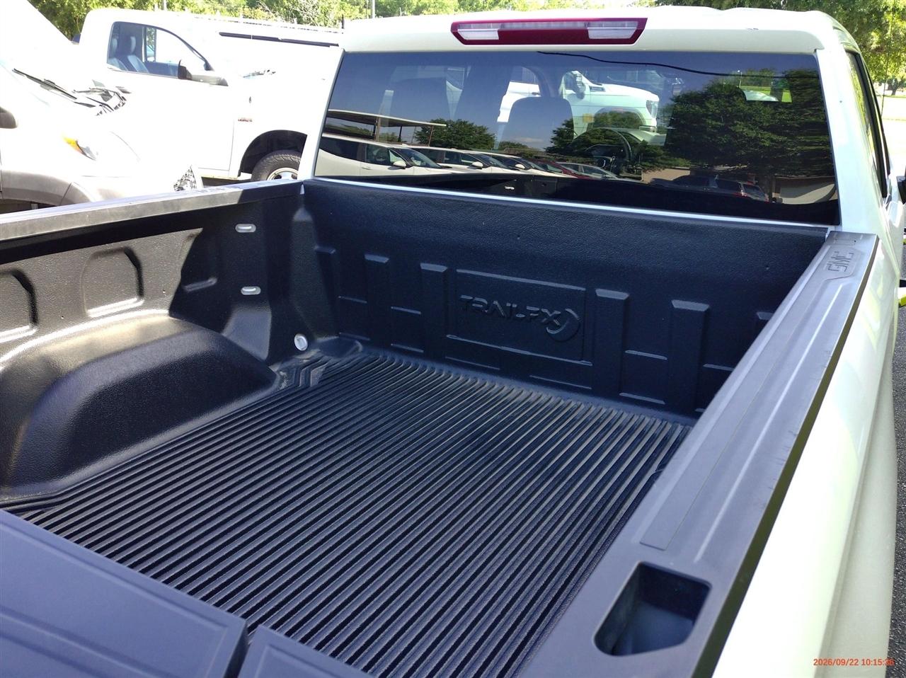 GMC Sierra 1500 2WD Crew Cab 147" SLT 2026