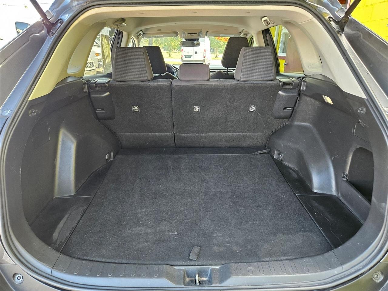 Toyota RAV4 LE AWD (Natl) 2023