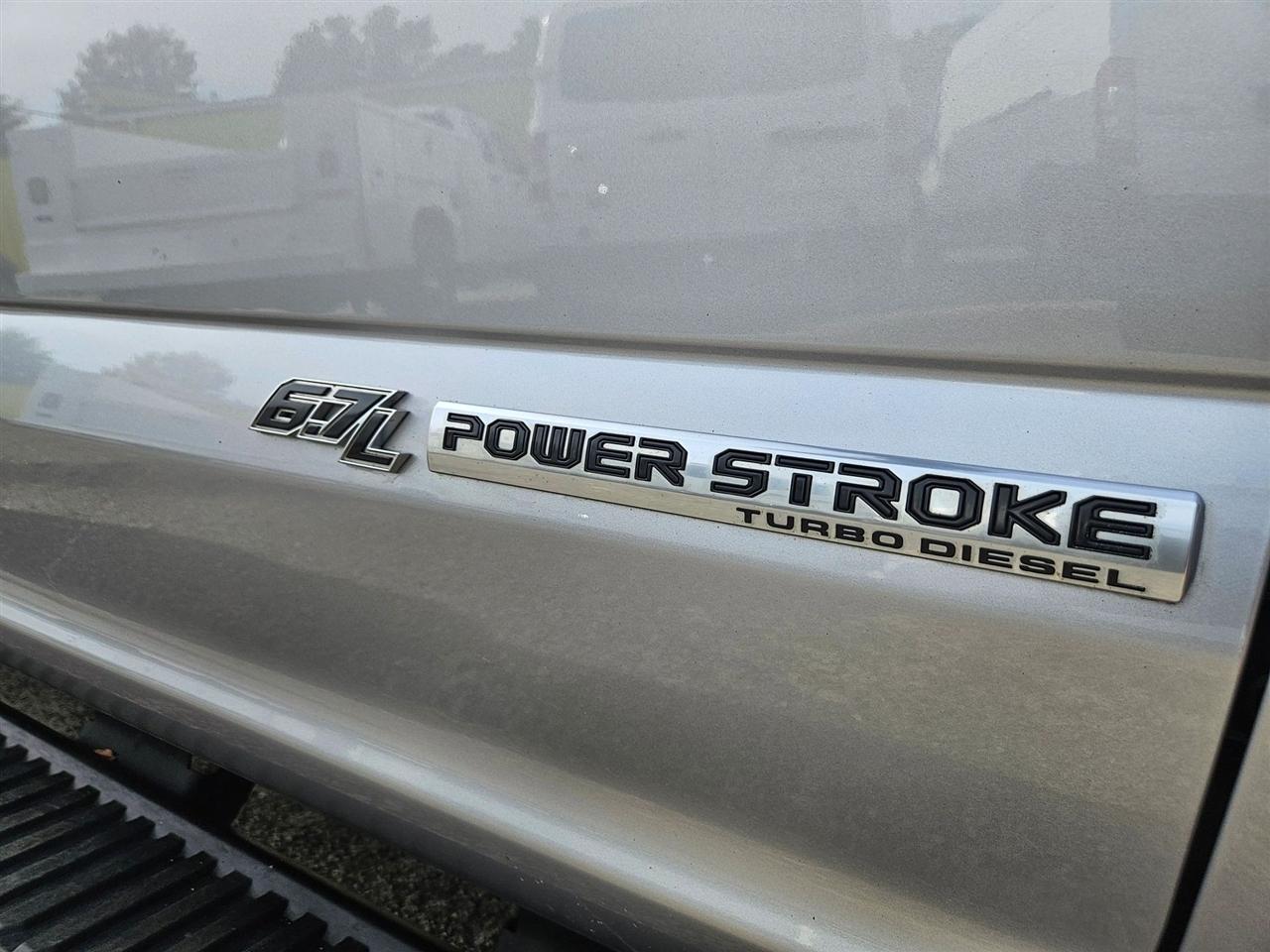 Ford Super Duty F-450 DRW King Ranch 4WD Crew Cab 8' Box 2022