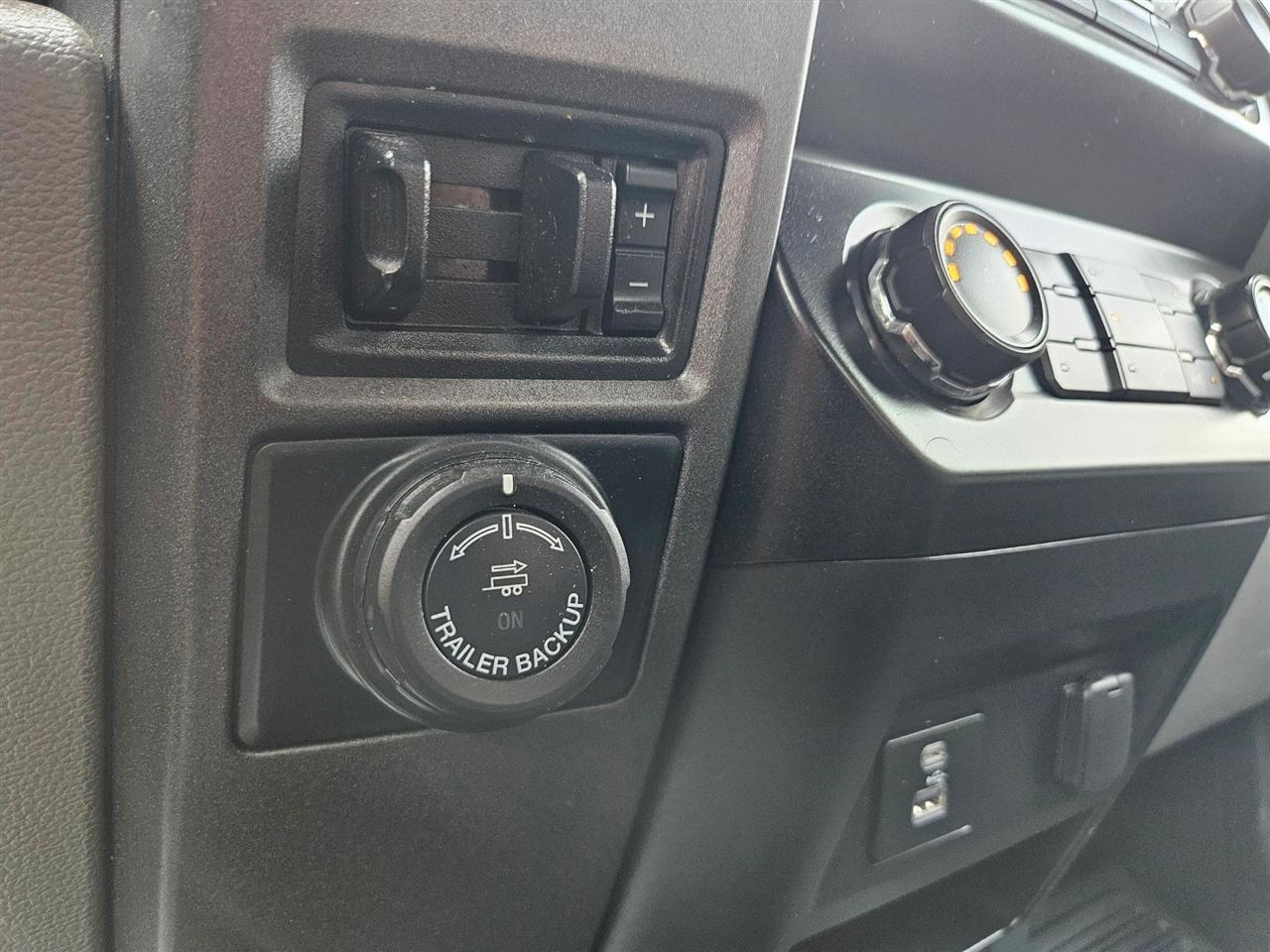 Ford Super Duty F-450 DRW King Ranch 4WD Crew Cab 8' Box 2022