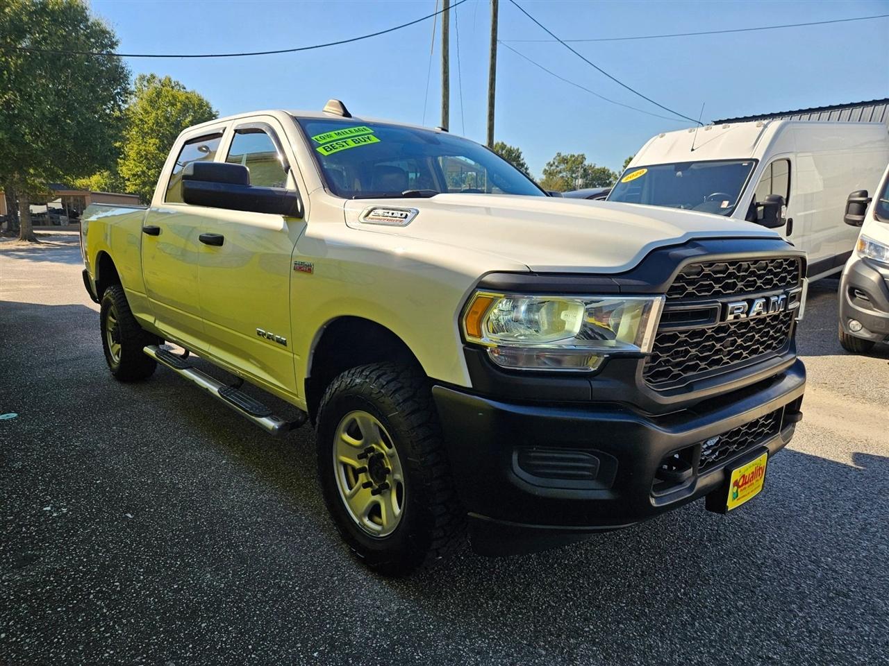 RAM 2500 Tradesman 4x4 Crew Cab 6'4" Box 2019