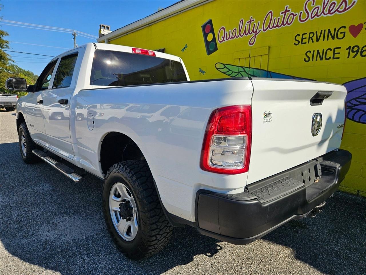 RAM 2500 Tradesman 4x4 Crew Cab 6'4" Box 2019