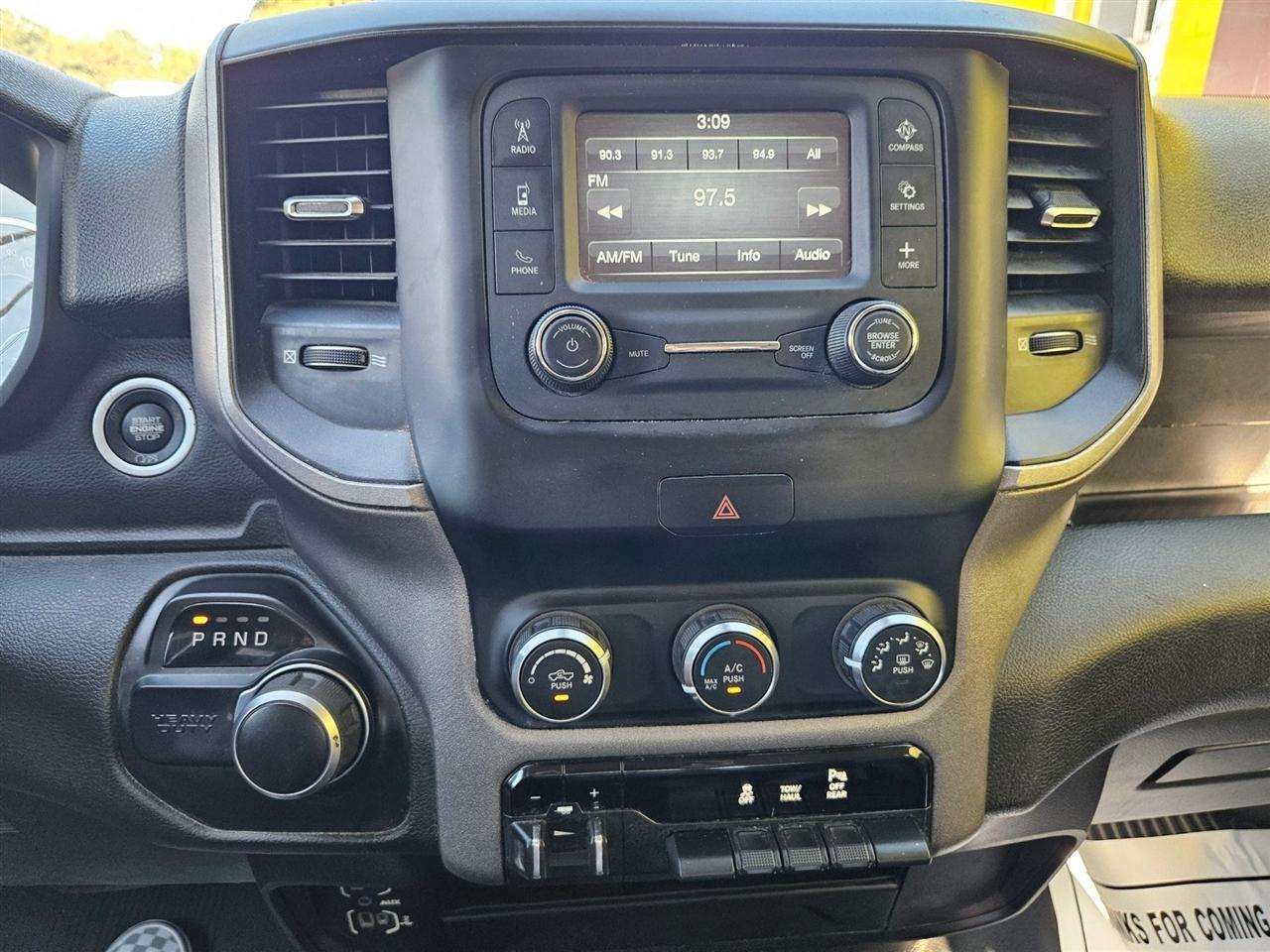 RAM 2500 Tradesman 4x4 Crew Cab 6'4" Box 2019
