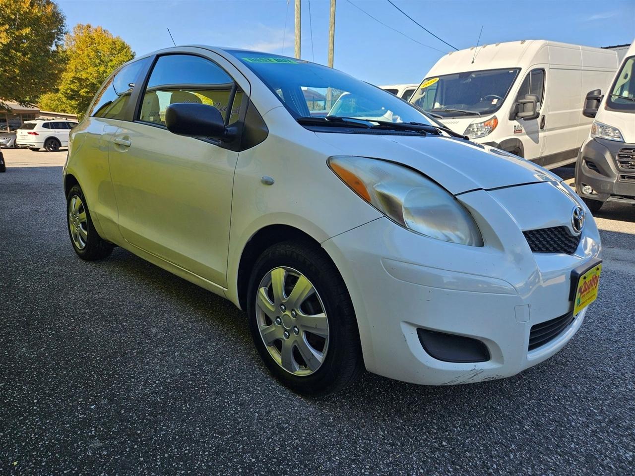 Toyota Yaris 3dr LB Man (Natl) 2010