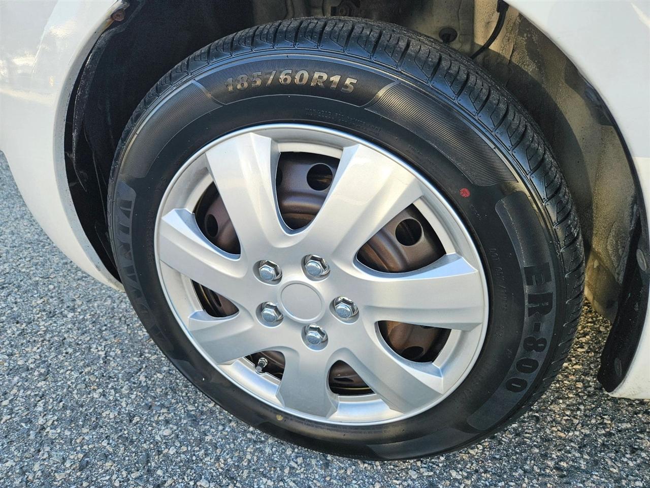 Toyota Yaris 3dr LB Man (Natl) 2010