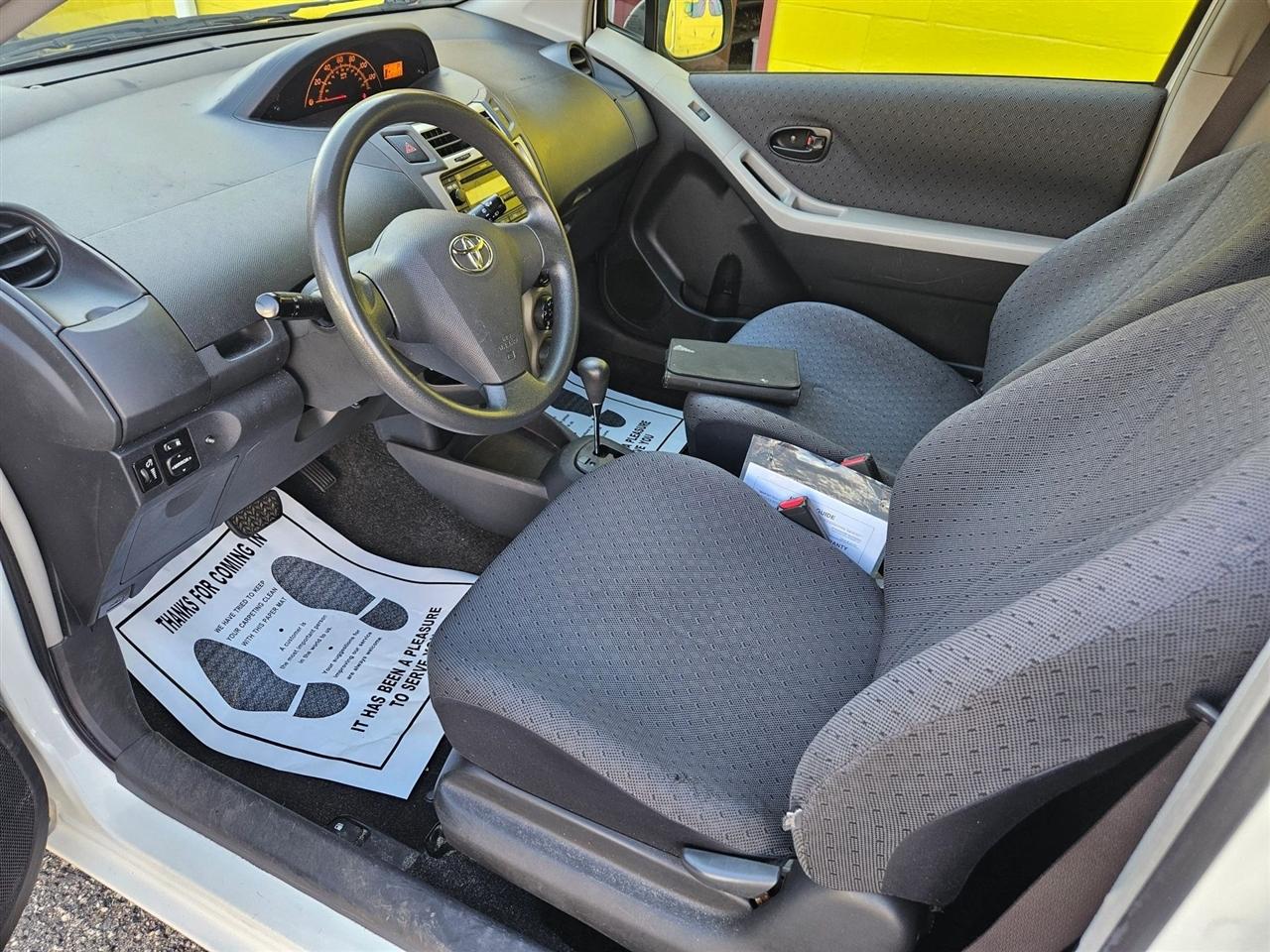 Toyota Yaris 3dr LB Man (Natl) 2010