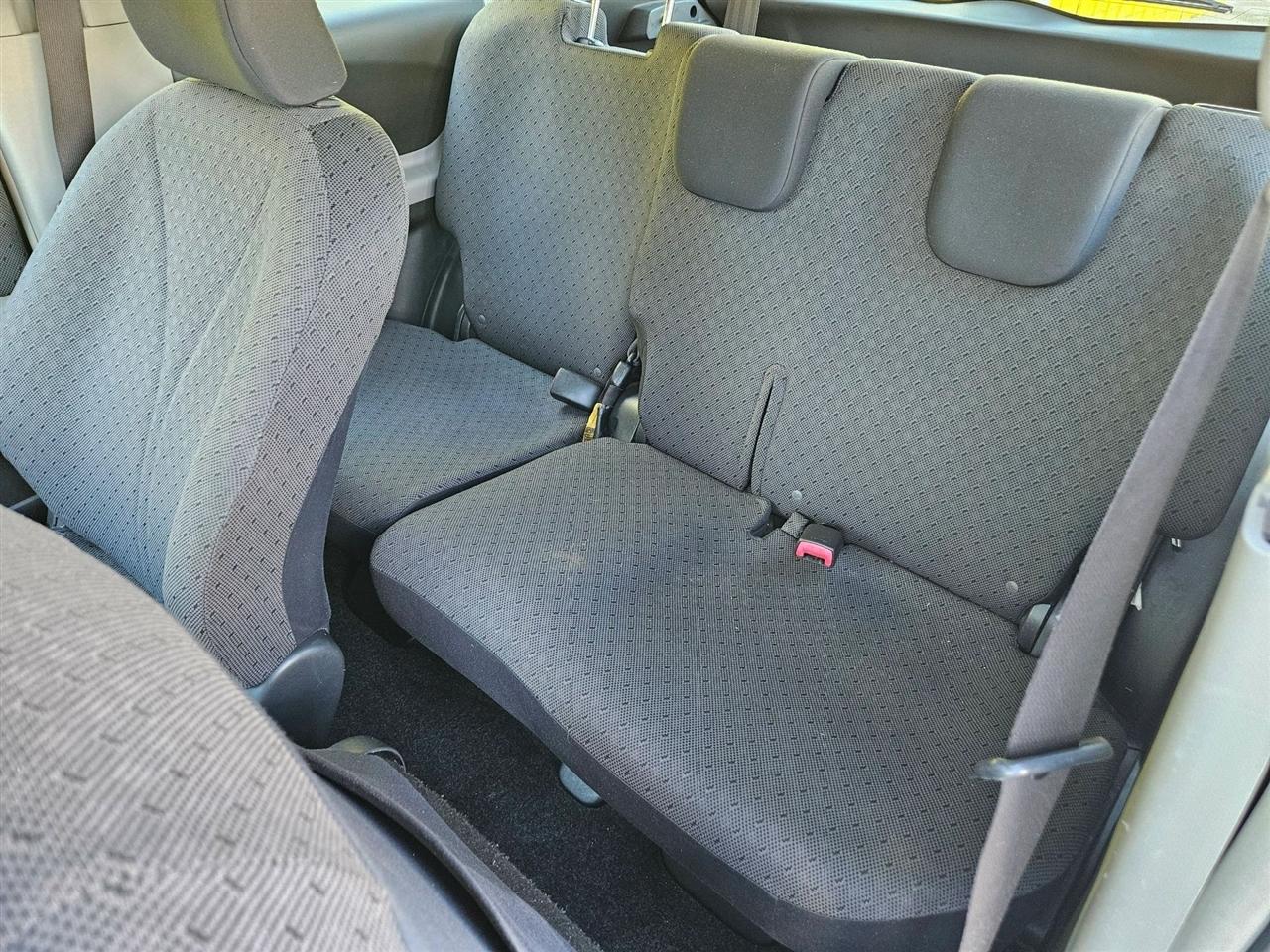 Toyota Yaris 3dr LB Man (Natl) 2010