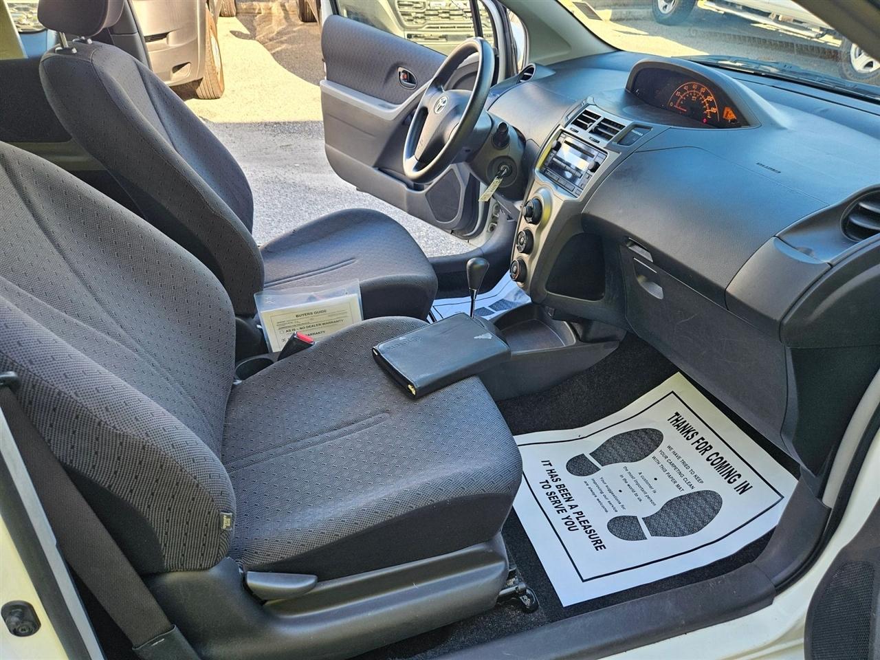 Toyota Yaris 3dr LB Man (Natl) 2010