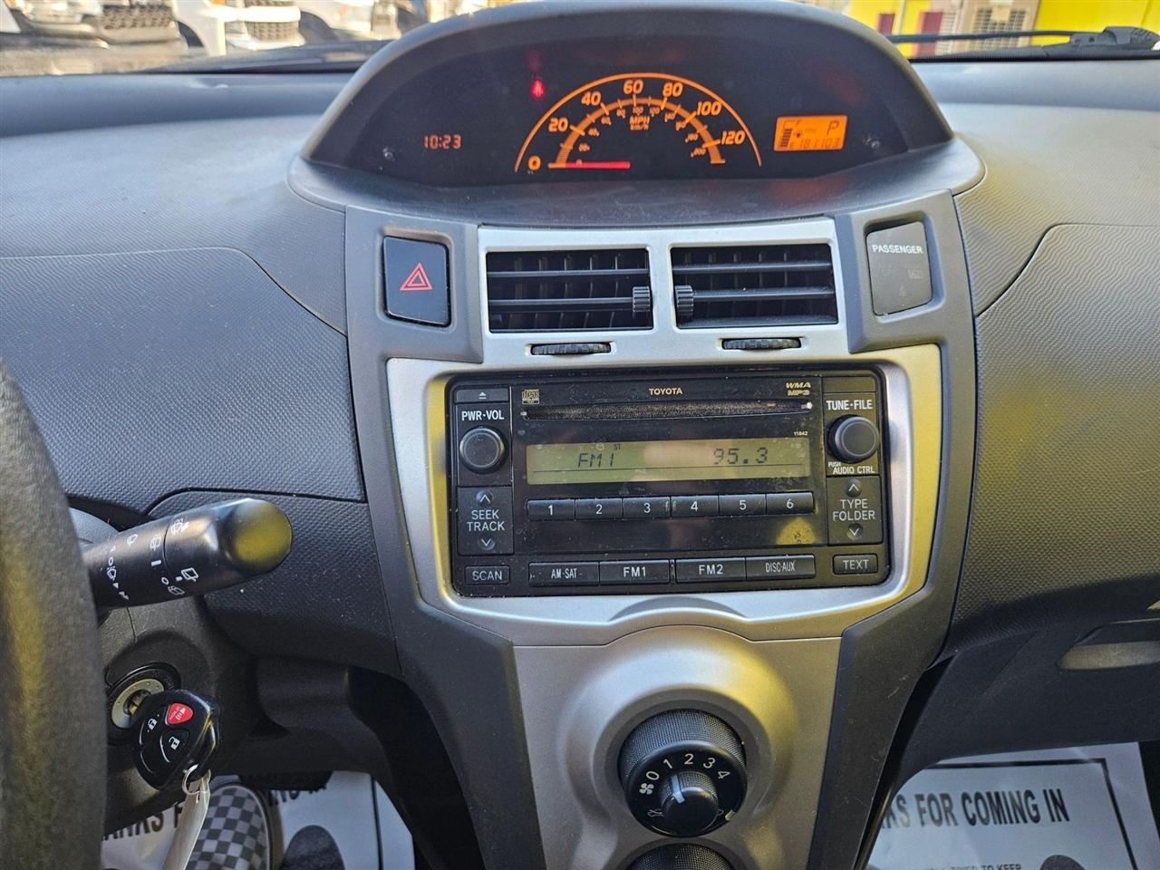 Toyota Yaris 3dr LB Man (Natl) 2010