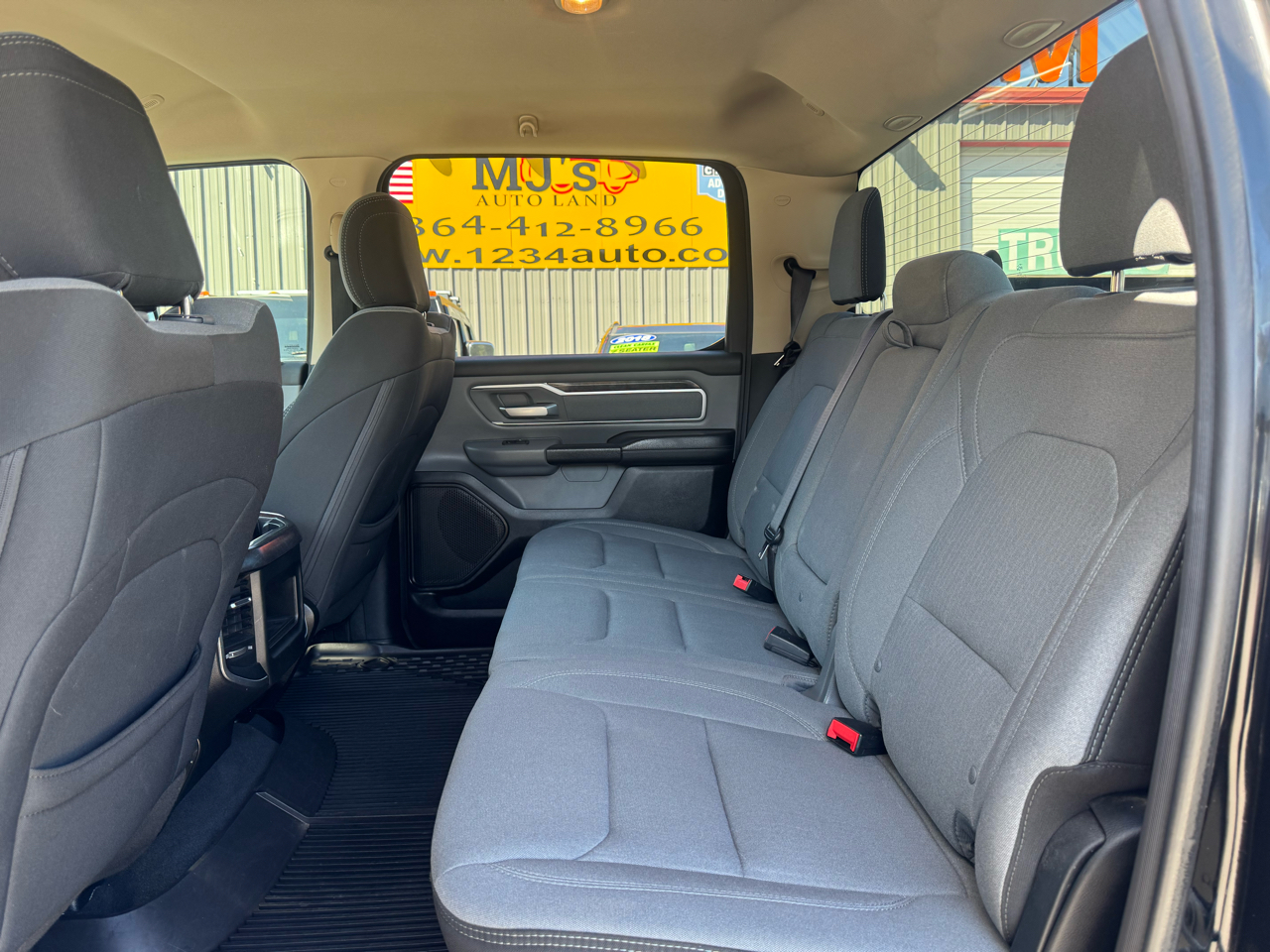 RAM 1500 Big Horn Crew Cab 4WD 2019 RAM 1500 Big Horn Crew Cab 4WD 2019