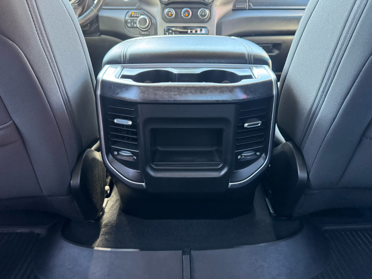 RAM 1500 Big Horn Crew Cab 4WD 2019 RAM 1500 Big Horn Crew Cab 4WD 2019