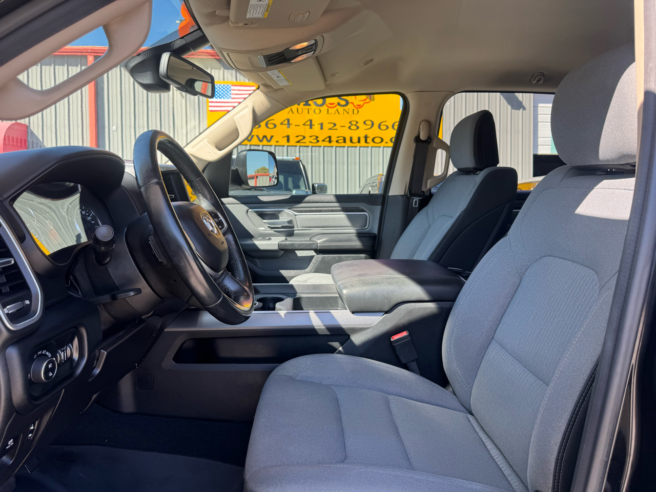 RAM 1500 Big Horn Crew Cab 4WD 2019 RAM 1500 Big Horn Crew Cab 4WD 2019