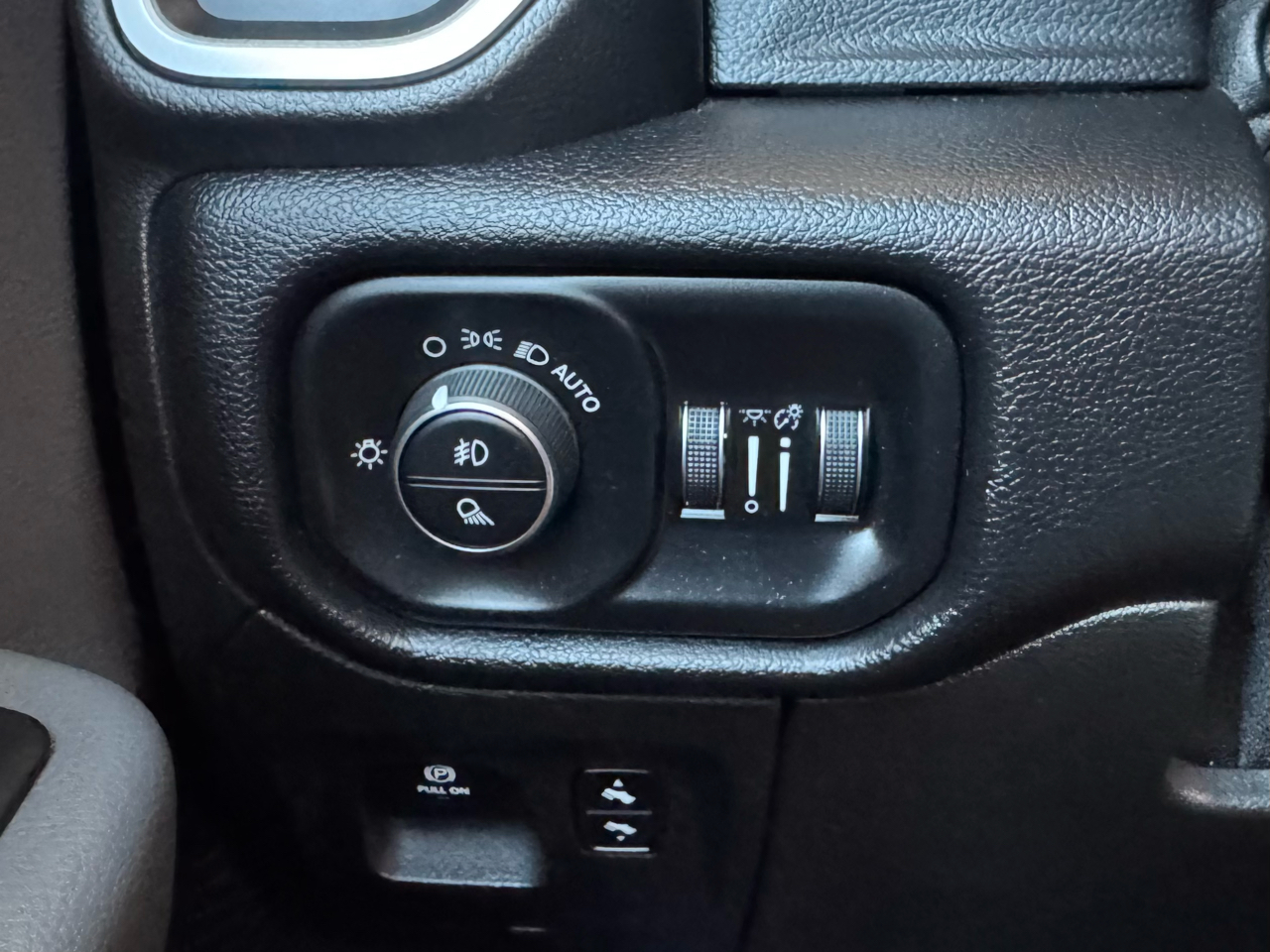 RAM 1500 Big Horn Crew Cab 4WD 2019 RAM 1500 Big Horn Crew Cab 4WD 2019