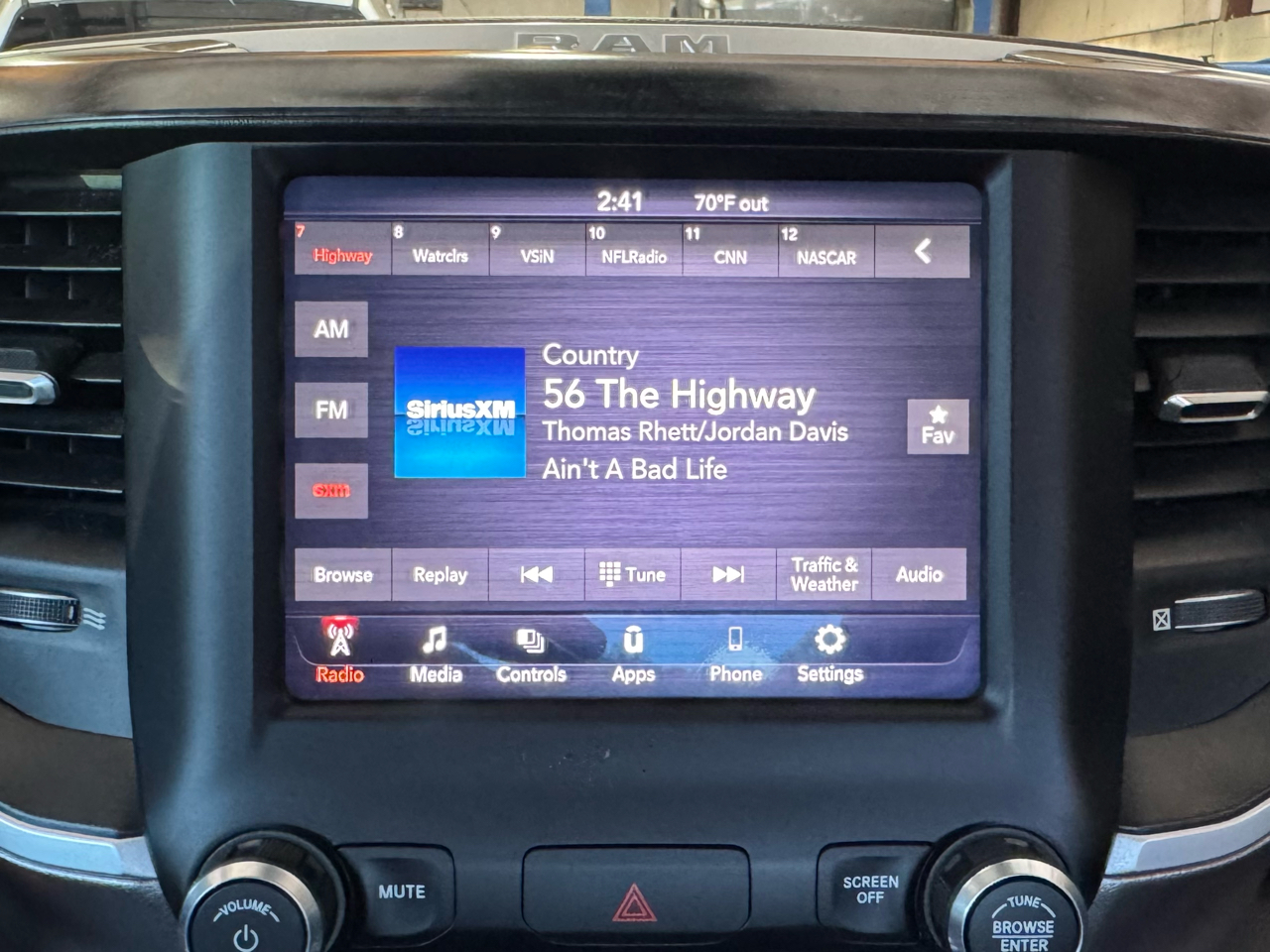 RAM 1500 Big Horn Crew Cab 4WD 2019 RAM 1500 Big Horn Crew Cab 4WD 2019