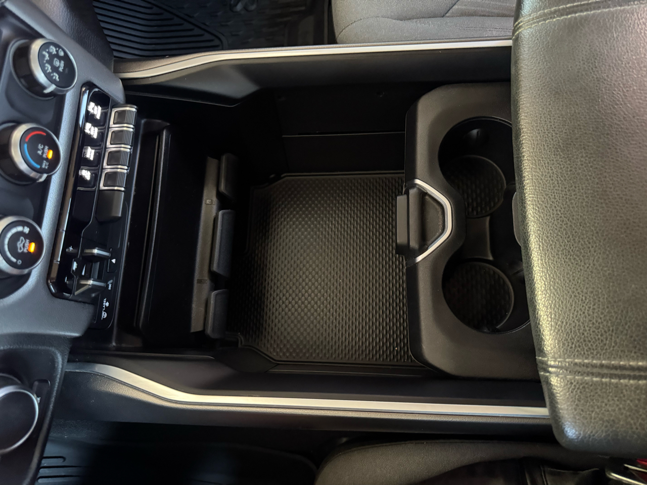 RAM 1500 Big Horn Crew Cab 4WD 2019 RAM 1500 Big Horn Crew Cab 4WD 2019