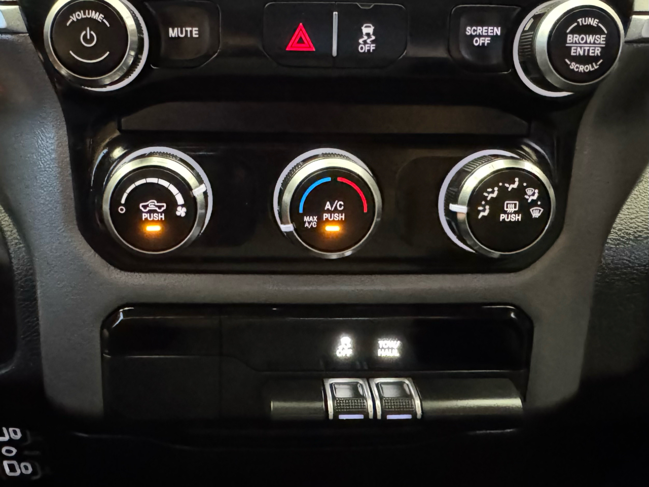 RAM 1500 Big Horn Quad Cab 4WD 2020