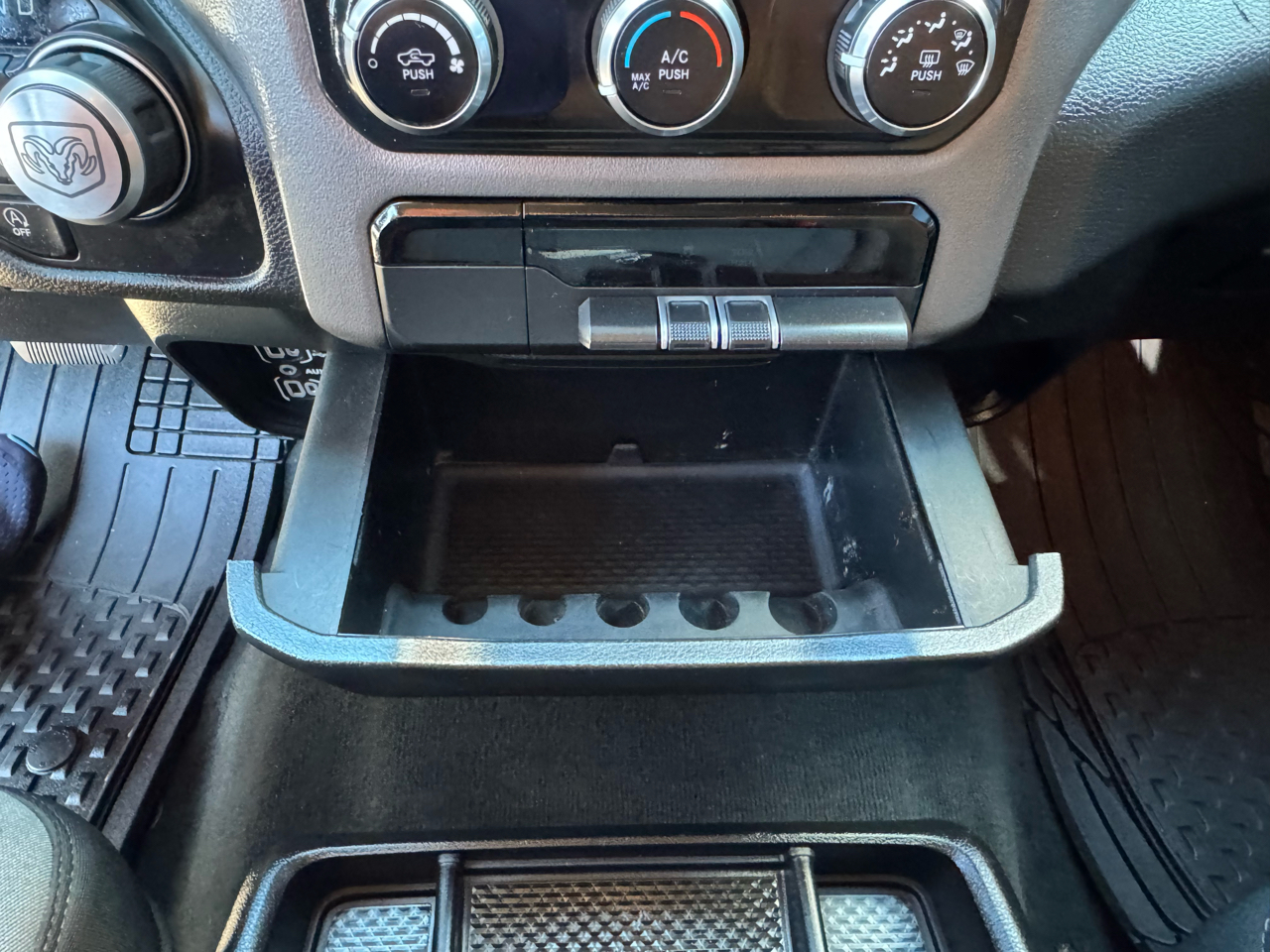 RAM 1500 Big Horn Quad Cab 4WD 2020