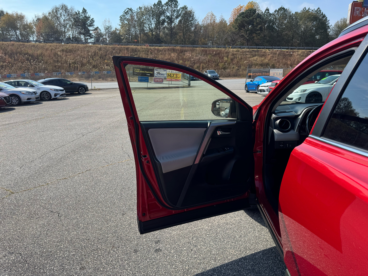 Toyota RAV4 XLE 2017