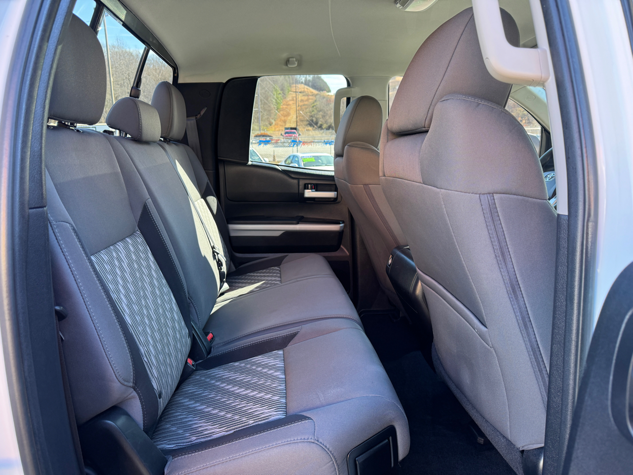 Toyota Tundra SR5 Double Cab 5.7L 4WD 2019