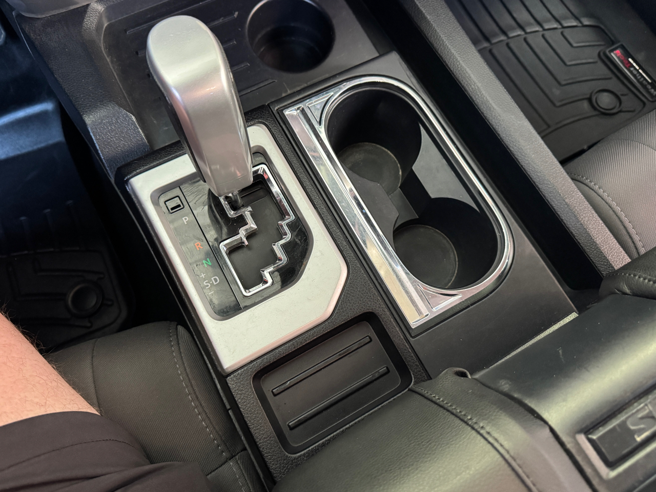 Toyota Tundra SR5 Double Cab 5.7L 4WD 2019