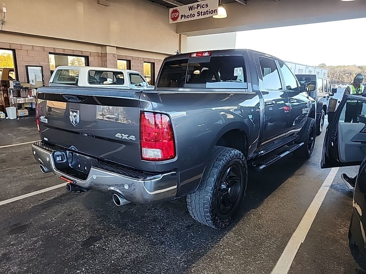 RAM 1500 Big Horn Crew Cab 4WD 2017