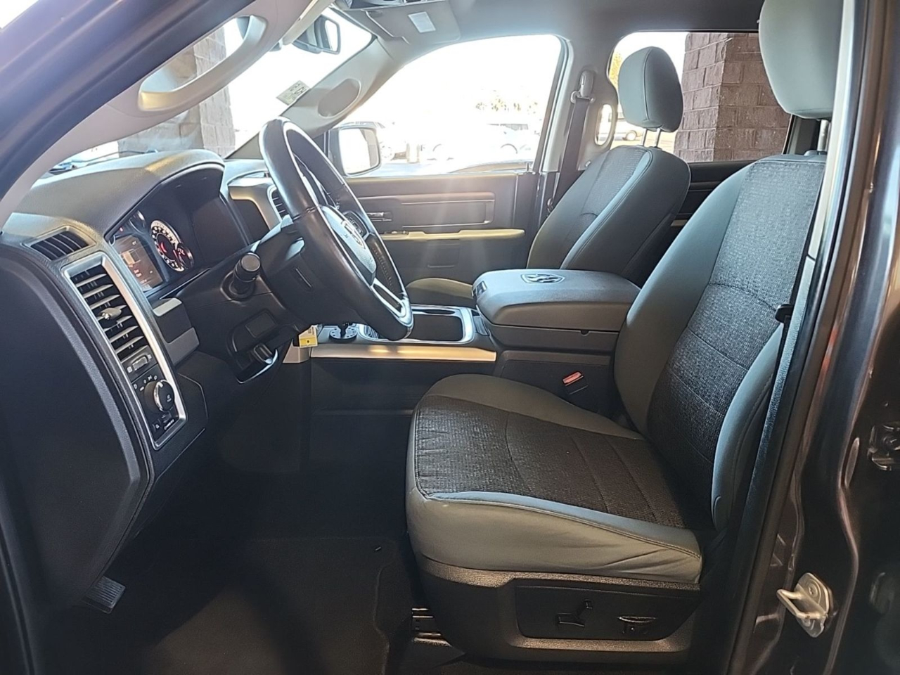 RAM 1500 Big Horn Crew Cab 4WD 2017