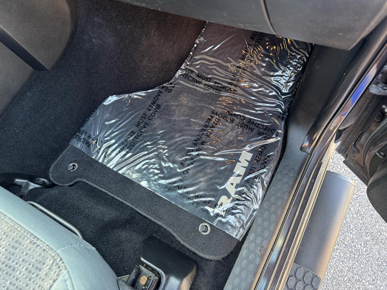 RAM 1500 Big Horn Crew Cab 4WD 2017