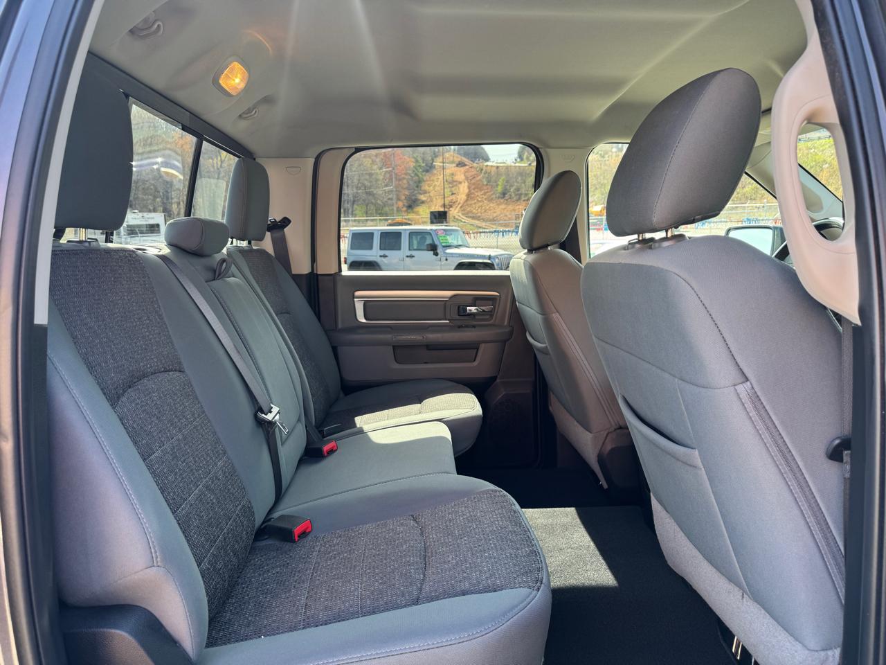 RAM 1500 Big Horn Crew Cab 4WD 2017