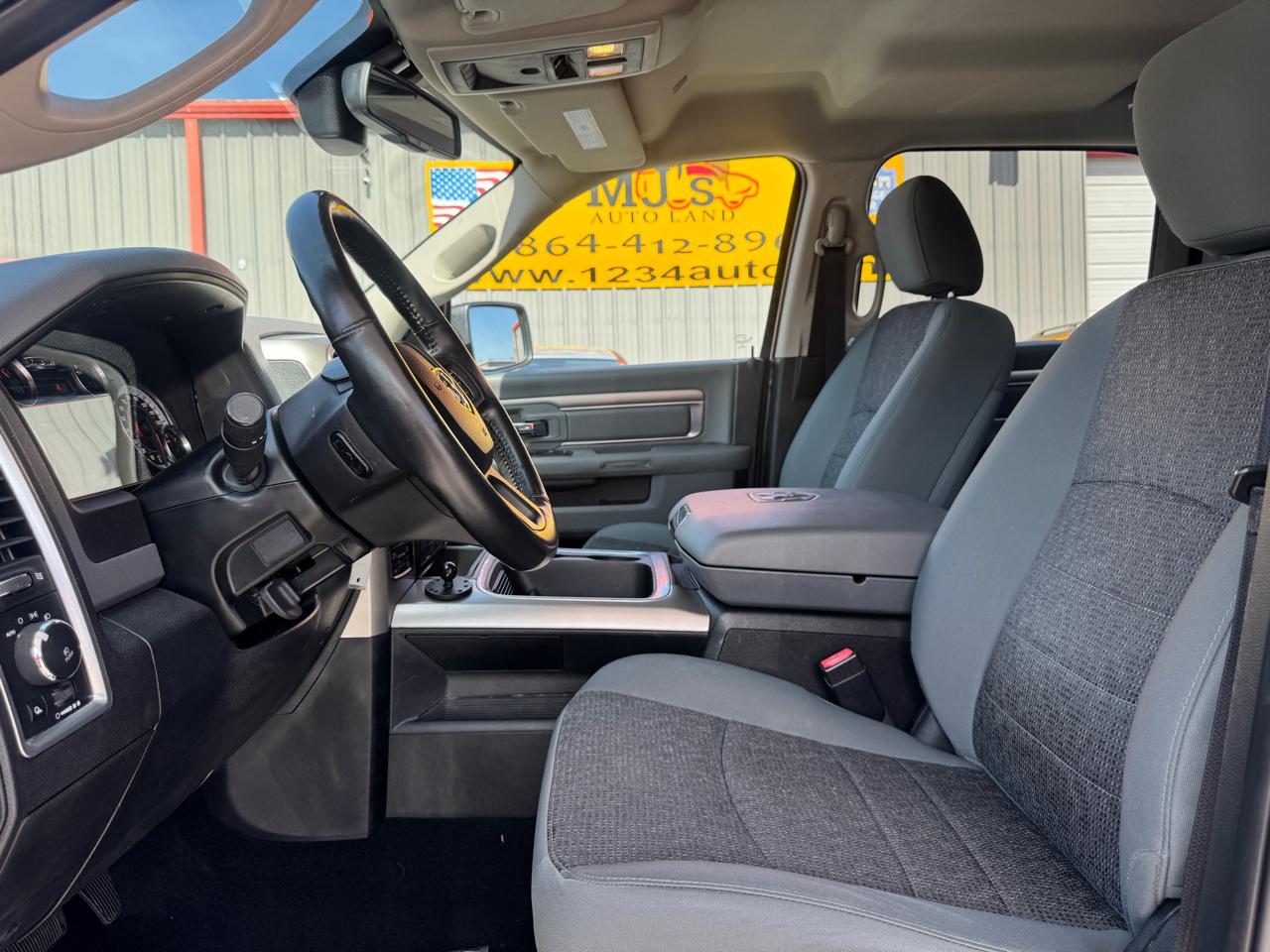 RAM 1500 Big Horn Crew Cab 4WD 2017