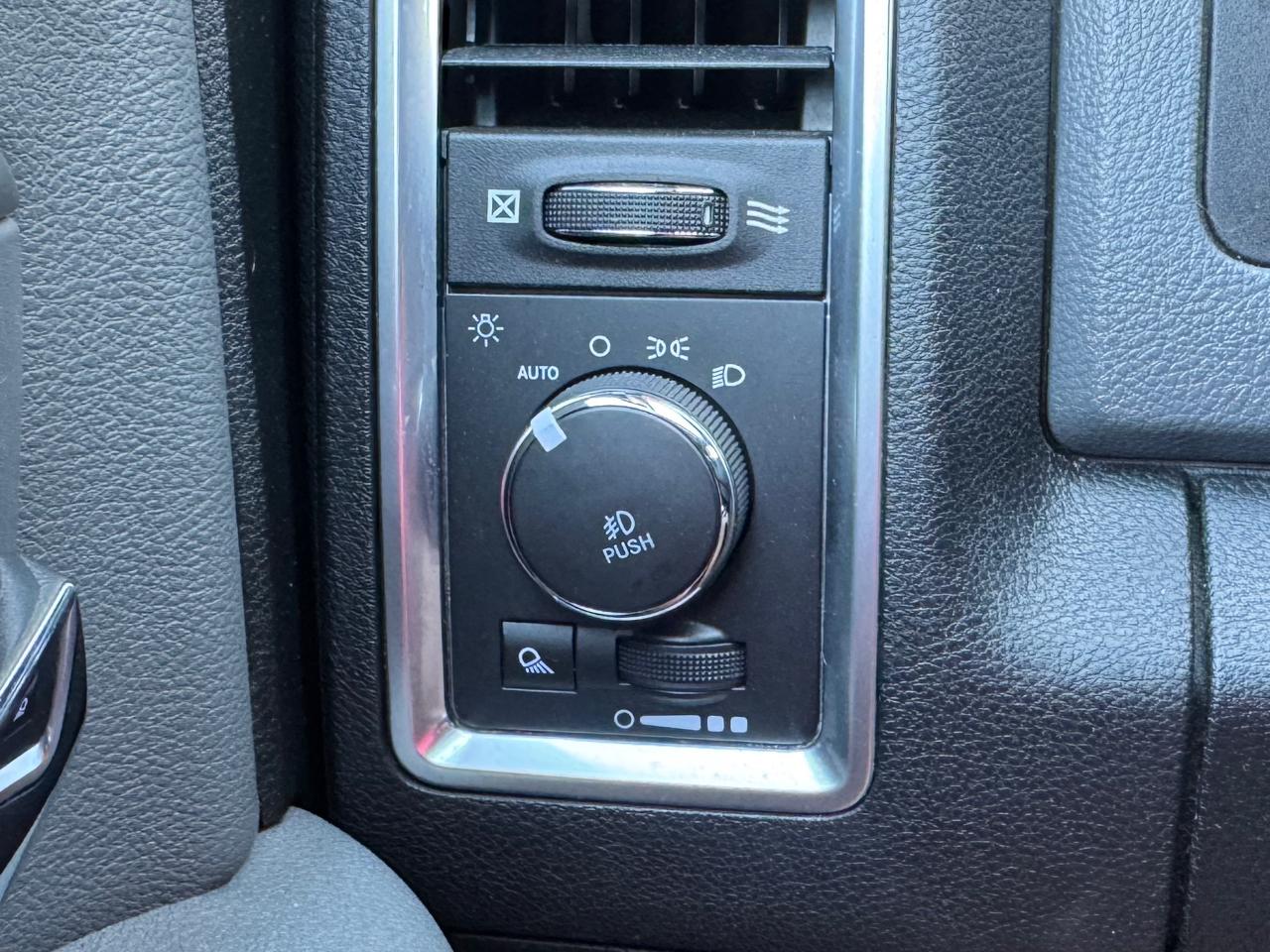 RAM 1500 Big Horn Crew Cab 4WD 2017